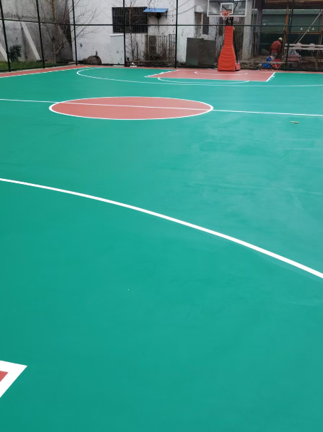 天全 球场长期使用易出现地面开裂